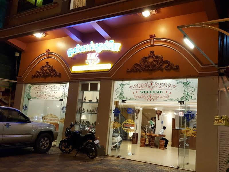 Lucky 2 Guesthouse Phnom Penh Exterior foto